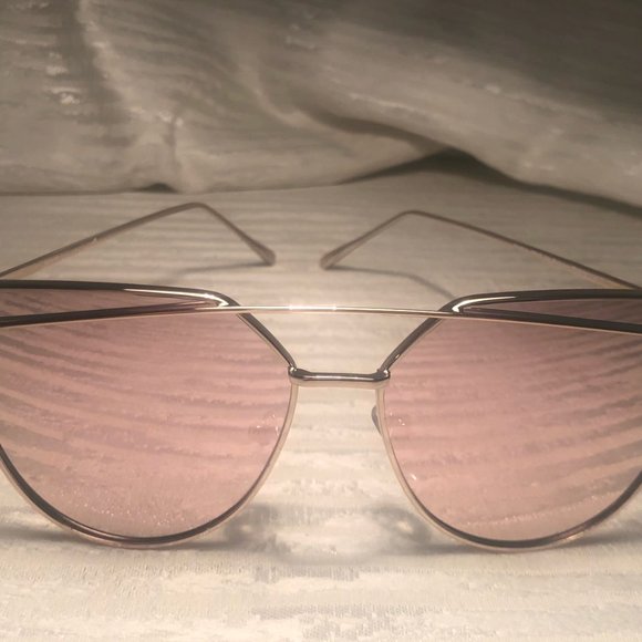Rose Gold Mirrored Sunglasses - Picture 4 of 4